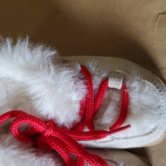 Baby Gap Apre Bootie faux fur red laces 3 -6 month - Picture 5 of 6